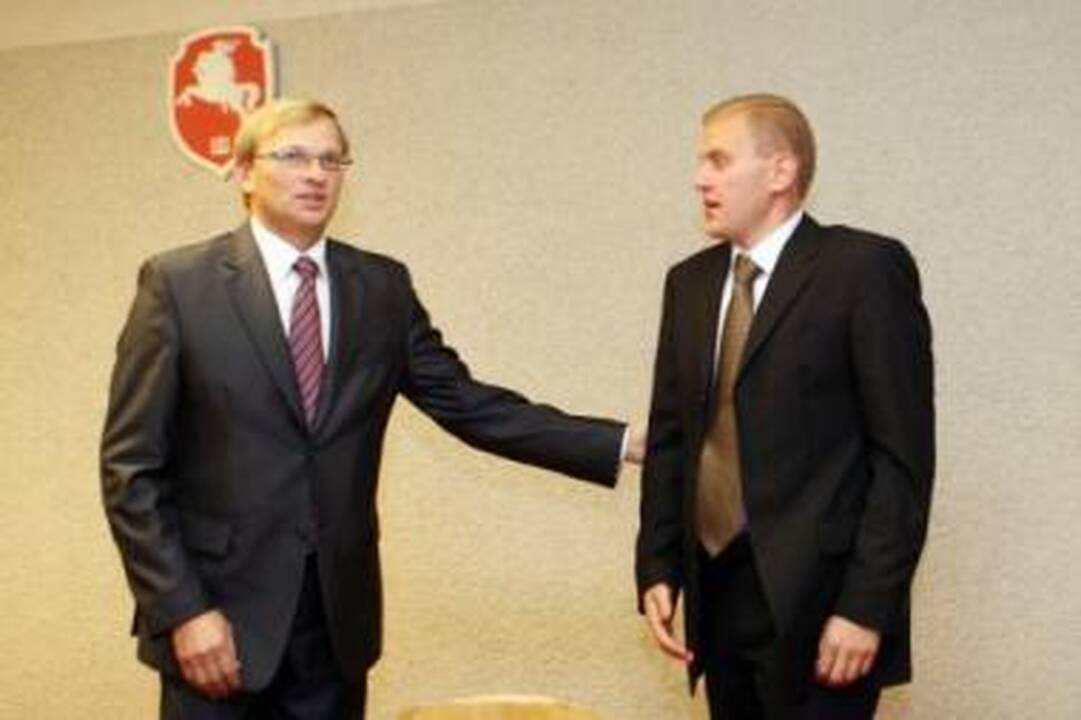 Paskyrimas: nors G.Danėlius (dešinėje) generalinio prokuroro A.Valantino vertinamas gerai, skirti jį į aukštesnes pareigas delsta apie pusmetį.