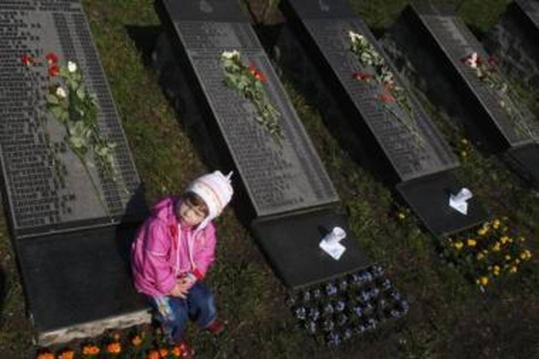 Apsauga: sprogęs reaktorius dabar uždengtas gelžbetoniniu sarkofagu, tačiau tvarkymo darbai tebevyksta iki šiol.