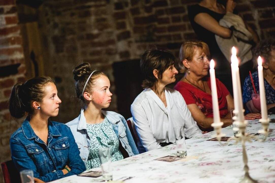 Senamiesčio kavinėse –    Dievo žodis   