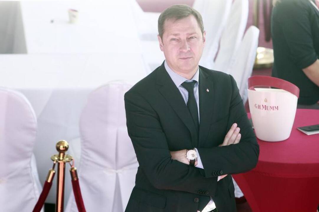 Dangaus restoranas Vilniuje: priešpiečiai 50 m aukštyje 