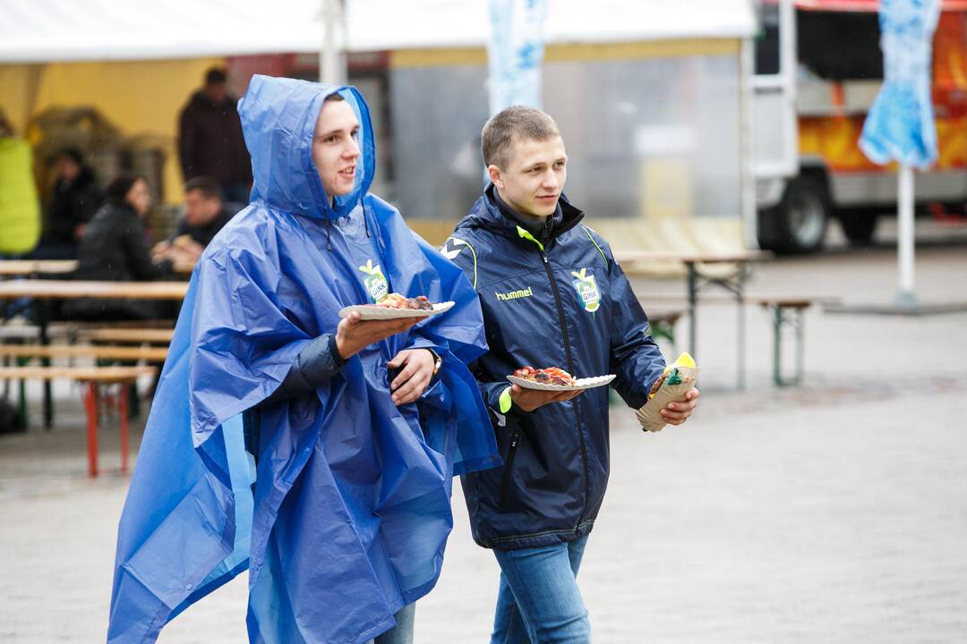 Maisto festivalis "Skanaus" lietingą šeštadienį