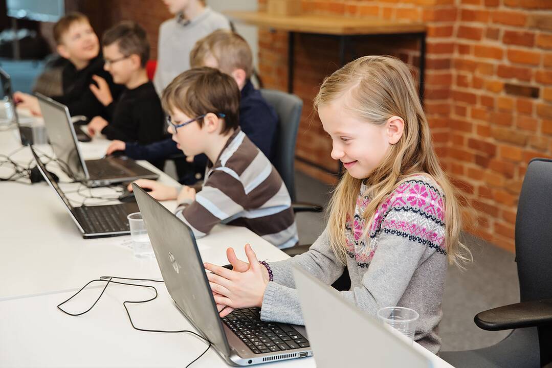 Plečiasi nemokama kūrybinių technologijų akademija