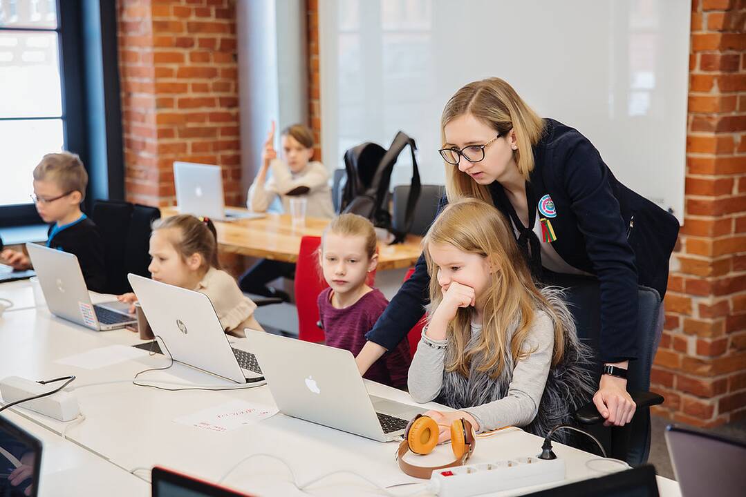 Plečiasi nemokama kūrybinių technologijų akademija