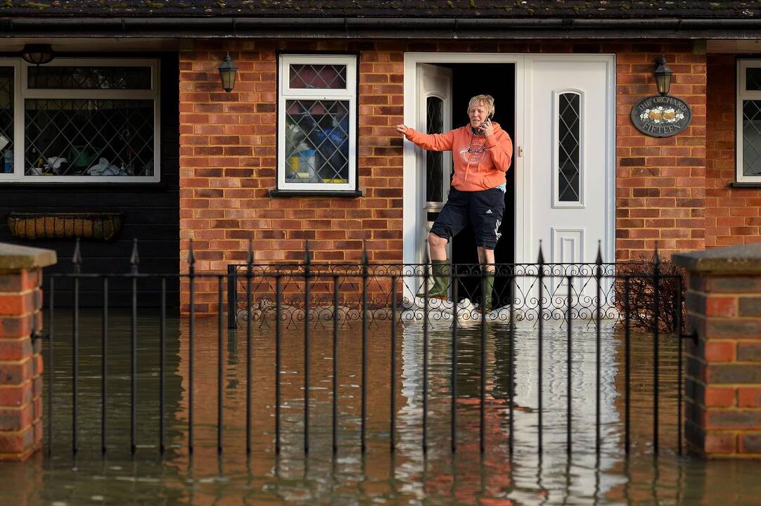 Temzė užliejo miestelius aukščiau Londono.