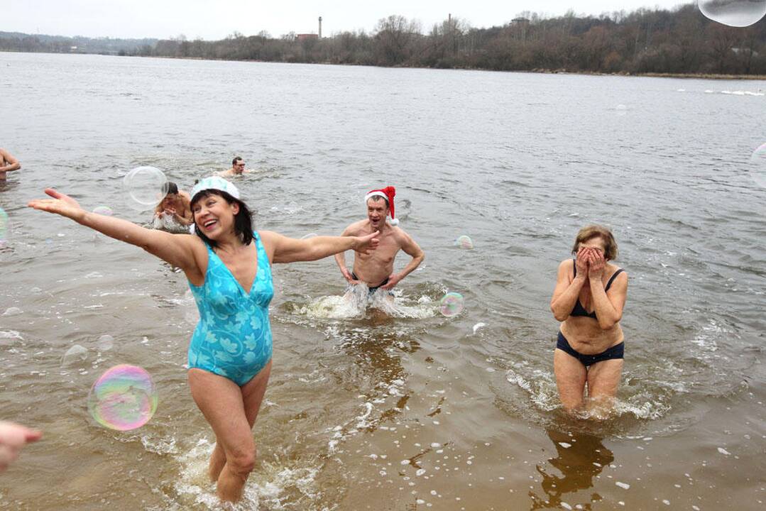 Sveikuolių maudynės Nemune