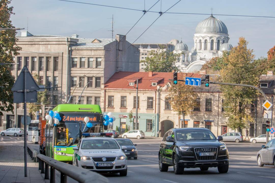 Parodos kalnu pakilo pirmasis troleibusas