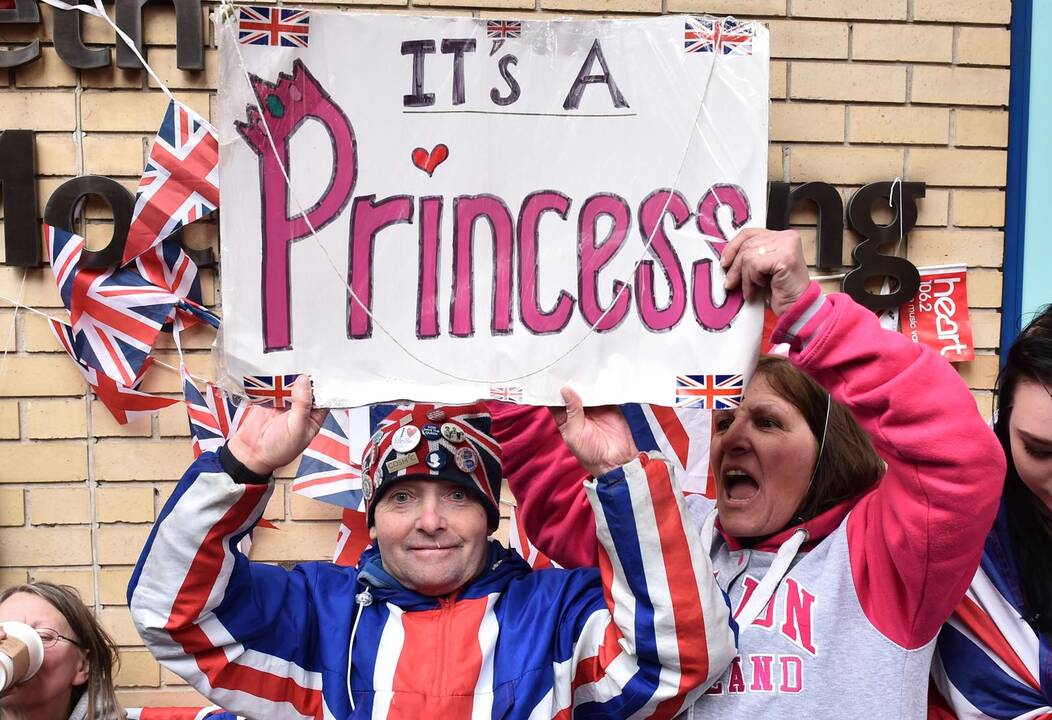 Britanija švenčia princesės gimimą