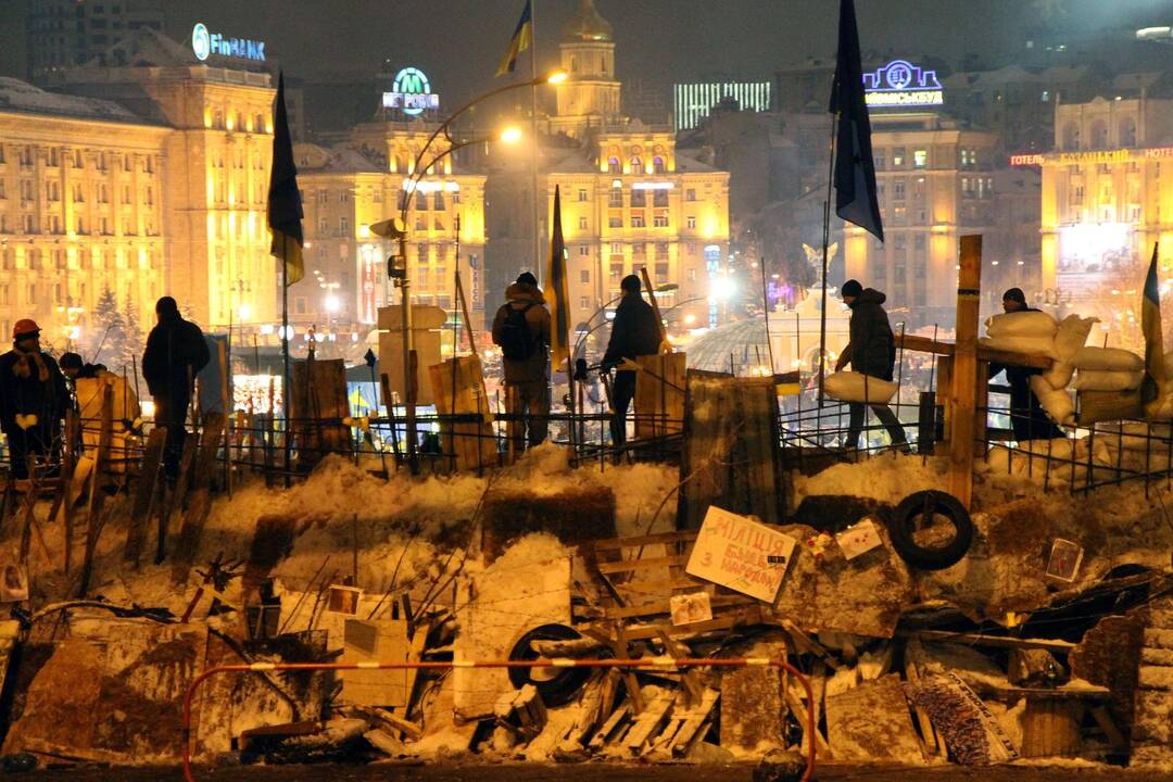 Protestuotojai Kijeve pastatė daugiau barikadų