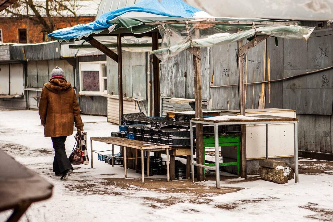 Žvarbus oras išretino turgaus prekiautojų gretas