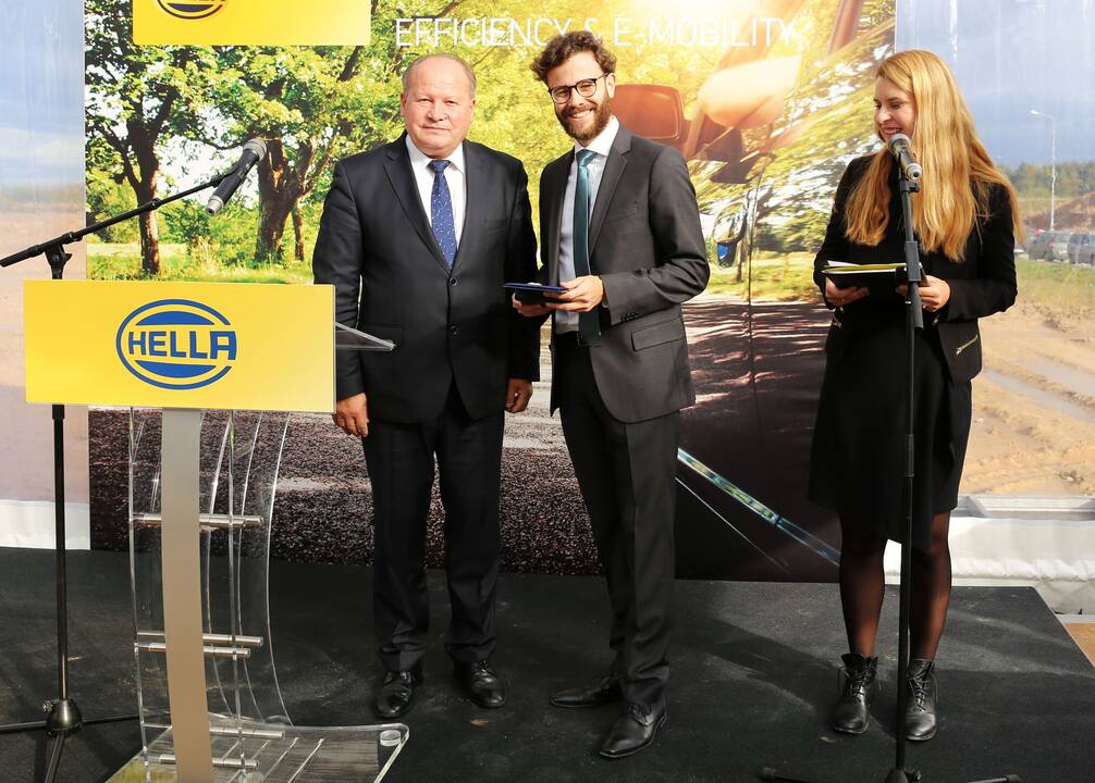 G. Maliekelis (centre)