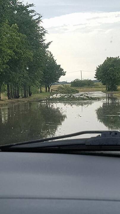 Lietuvą siaubia lietus ir viesulas