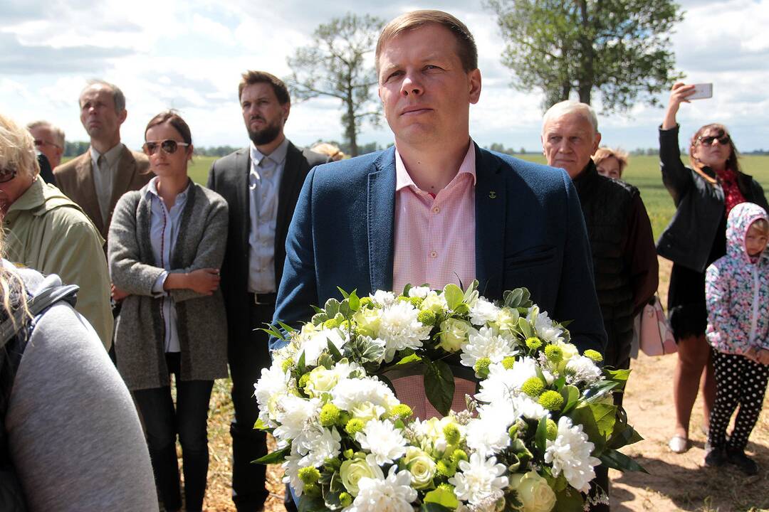Atidengtas paminklas Jonui Vailokaičiui