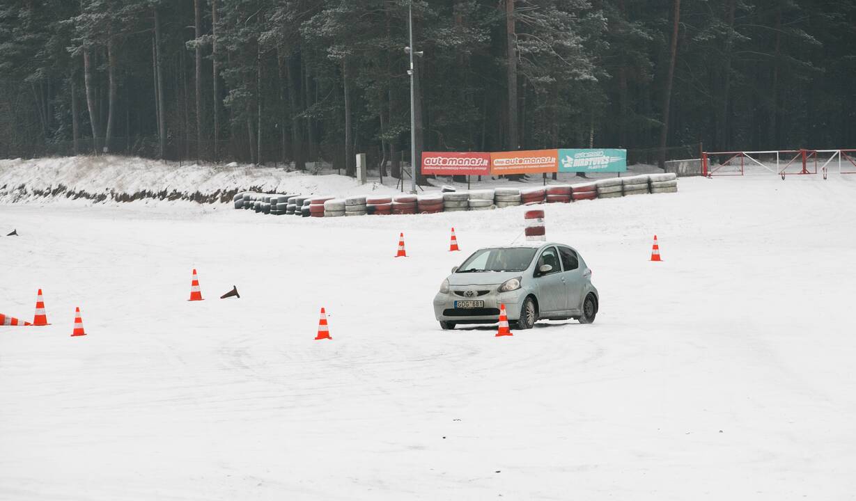 Vairavimo žiemą pamokos Kačerginėje