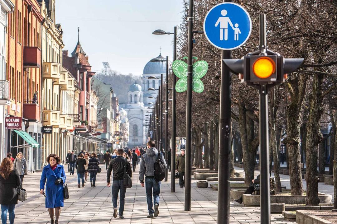 Velykoms pasipuošusi Laisvės alėja