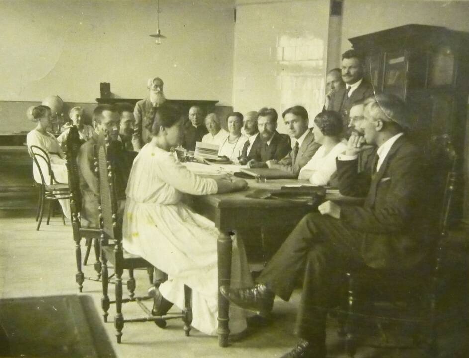 S.Matjošaitis su šeima Kaune 1934 m. Iš kairės: S.Matjošaitis, J.Biliūnienė-Matjošaitienė, dukra M.Matjošaitytė-Lukšienė ir sūnus S.Matjošaitis.