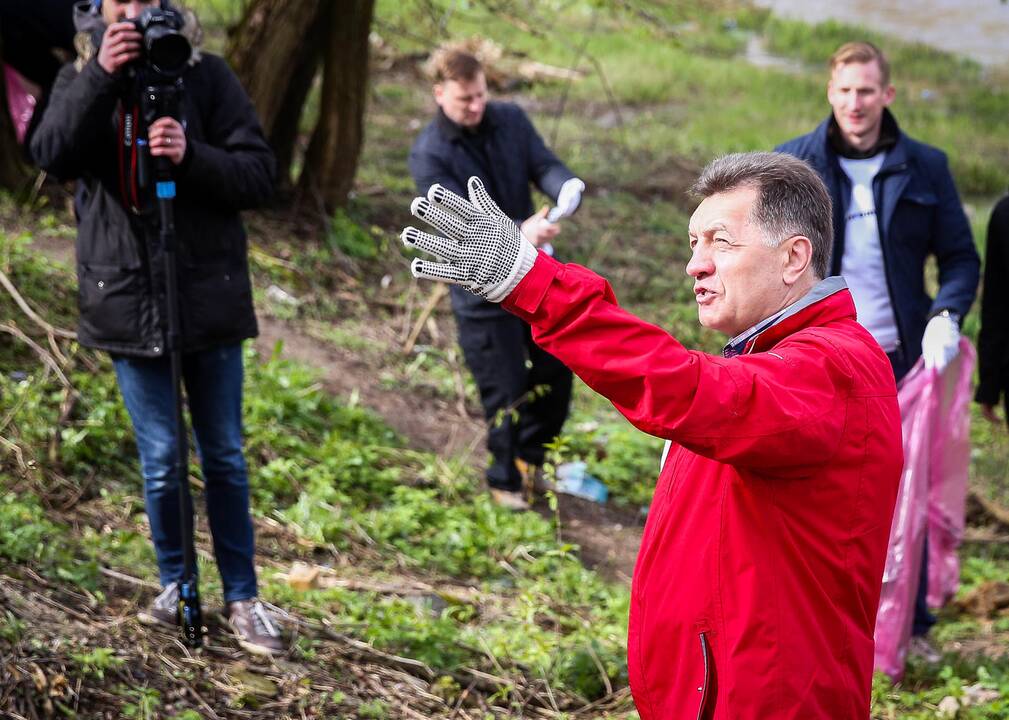 Aplinką tvarkė ir premjeras