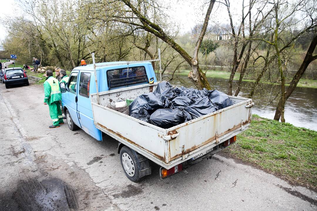 Aplinką tvarkė ir premjeras