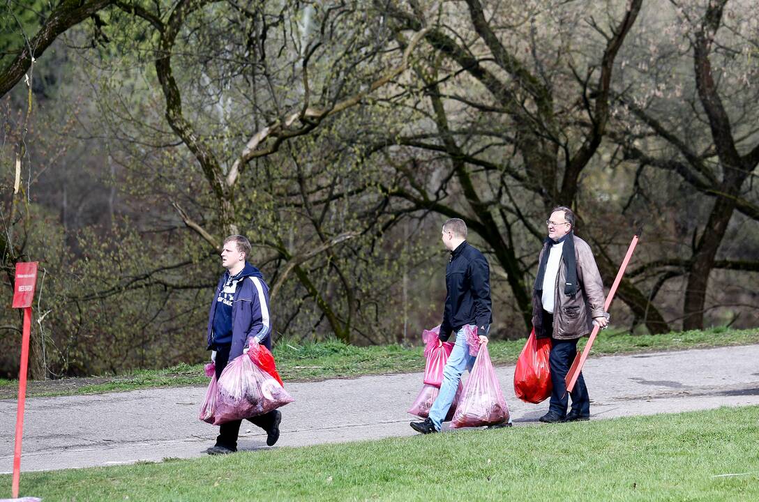 Aplinką tvarkė ir premjeras