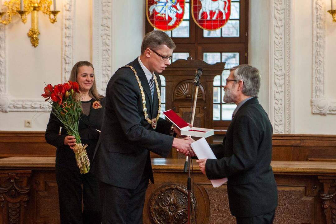 Kauno rotušėje poetui V. Braziūnui įteikta B. Brazdžionio premija