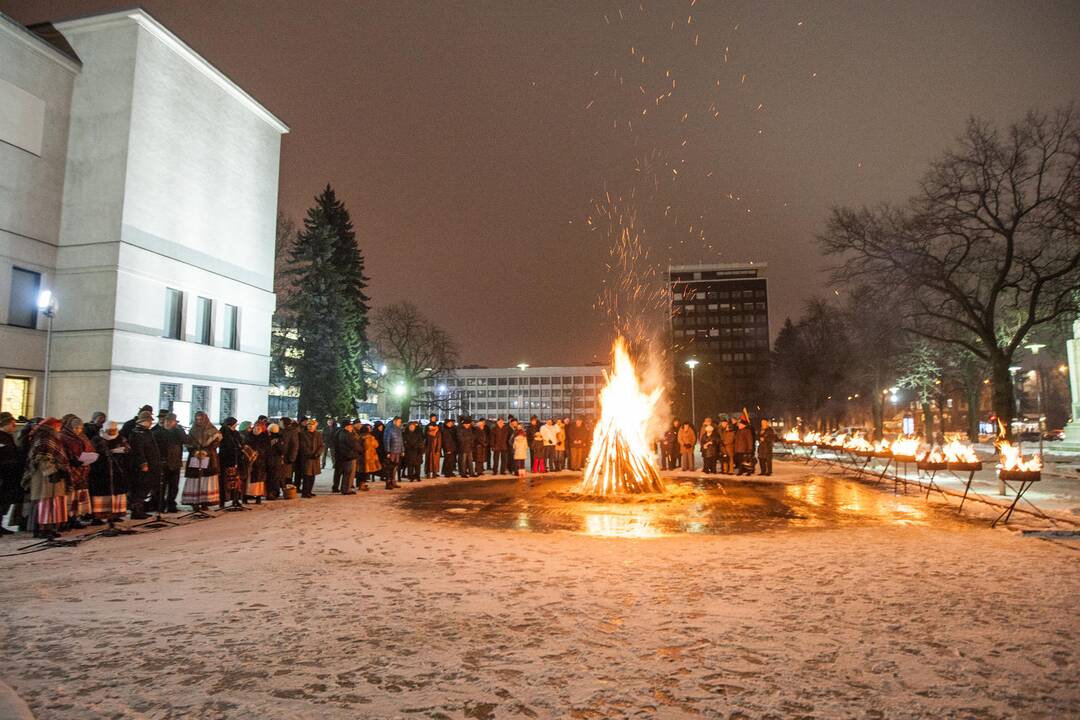 Laisvės laužai Karo muziejaus sodelyje