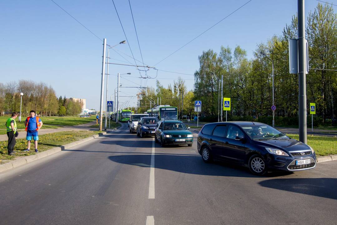 Avarija Pramonės ir V. Krėvės prospektų sankryžoje