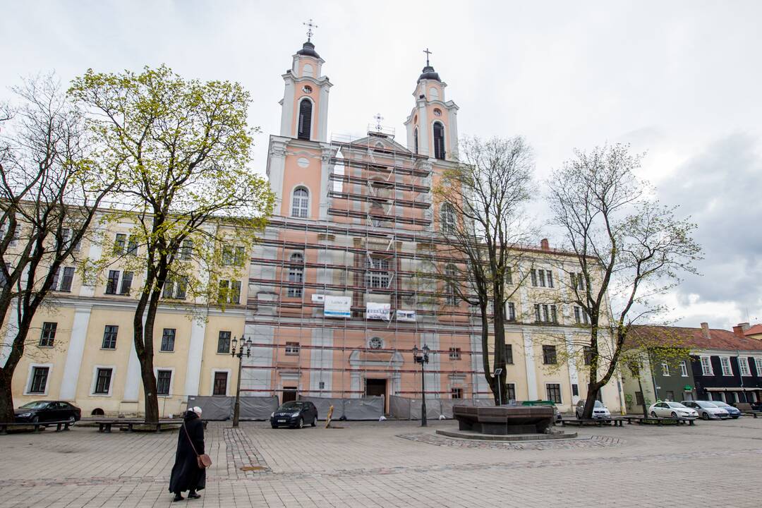 Pabaigta Jėzuitų bažnyčios fasado restauracija