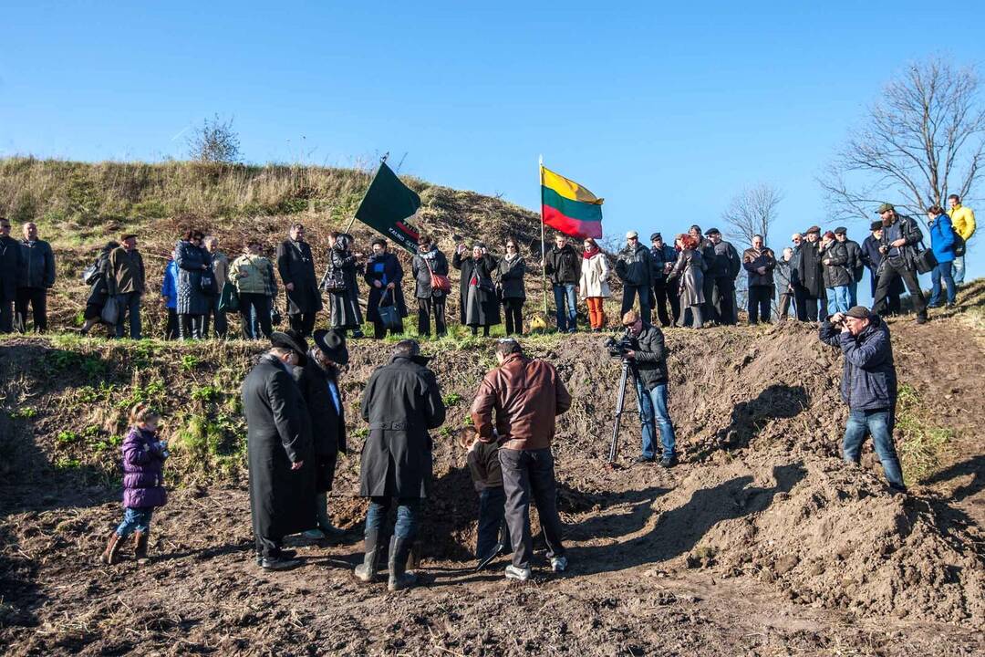 Žydų palaikų laidojimas VII forte