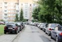 Kiemai: situacija kai kuriuose Debreceno, Laukininkų, Budelkiemio gatvių bei Taikos prospekto daugiabučių namų kiemuose turėtų gerėti – vyksta automobilių stovėjimo vietų įrengimo darbai.