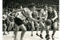 Varžybos: III Europos vyrų krepšinio čempionato rungtynių tarp Lietuvos ir Vengrijos komandų momentas. Lietuva laimėjo rezultatu 79 : 15. Kaunas, 1939 m. gegužės 26 d.
