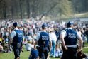 Desperacija: žmonių pilni Briuselio parkai praėjus savaitei nuo trečiojo karantino, arba Velykų pauzės, įsigaliojimo policiją vertė dar kartą imtis veiksmų.