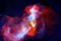 Gauta gretimoje galaktikoje &quot;išsiveržusios&quot; supermasyvios juodosios skylės nuotrauka