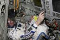 Du rusų kosmonautai atlieka darbus atvirame kosmose
