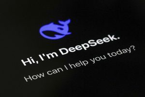 Kinijos startuolis „DeepSeek“ sukėlė šoką JAV technologijų sektoriui