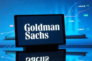 Banko „Goldman Sachs“ pelnas išaugo beveik dukart