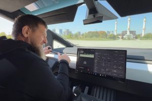 R. Kadyrovas apkaltino E. Muską deaktyvavus jo „Tesla Cybertruck“