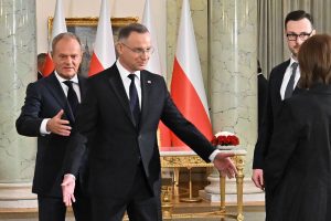 D. Tuskui ir A. Dudai nesutariant dėl pareigūnų paskyrimo, lenkų diplomatai – aklavietėje
