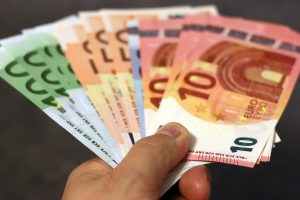 Metų infliacija euro zonoje rugsėjį sulėtėjo iki 1,8 procento