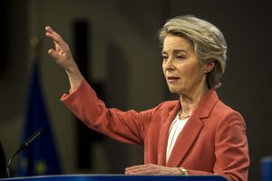 Ursula von der Leyen Vilniuje ragino ES skirti daugiau dėmesio gynybai, bendradarbiavimui