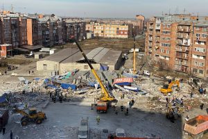 Prekybos centre Rusijoje įvyko stiprus sprogimas: iš pastato liko tik griuvėsiai