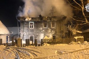 Rusijoje per gaisrą name žuvo moteris ir keturi vaikai