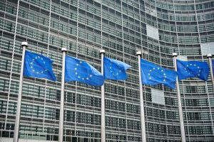 Žiniasklaida: ES svarsto 20 mlrd. eurų vertės atsarginį planą Ukrainai Vengrijos veto atveju