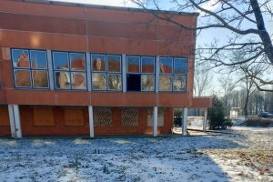 Buvusį Klaipėdos universiteto pastatą tebeniokoja paaugliai