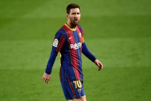 Aukcione bus parduodama servetėlė, ant kurios L. Messi pasirašė pirmąją sutartį su „Barça“