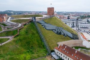 Gedimino kalnui tvarkyti trejiems metams numatyta 15 mln. eurų, dar prašoma keltuvui