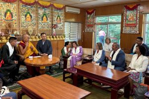 Kinija pažėrė kritikos su Dalai Laima susitikusiems JAV įstatymų leidėjams