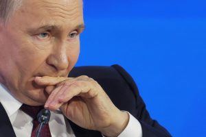 Ukrainos pareigūnas apie smūgį rusų naikintuvui Su-57: V. Putinas įsiutęs