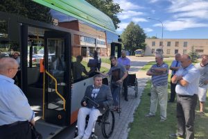 Klaipėdos autobusuose – dėmesys neįgaliesiems: mokėsi, kaip suteikti pagalbą