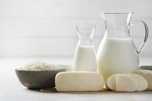 Pienas ir jo produktai suaugusiesiems – sveikatos šaltinis ar ligų priežastis?
