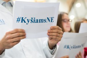 Teismas už medikui duotą 50 eurų kyšį dviem žmonėms skyrė beveik 11 tūkst. baudą