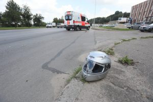 Vilniuje per avariją sužalotas motorolerio vairuotojas